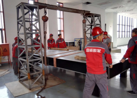 手拉葫蘆搭配吊裝帶吊運家具